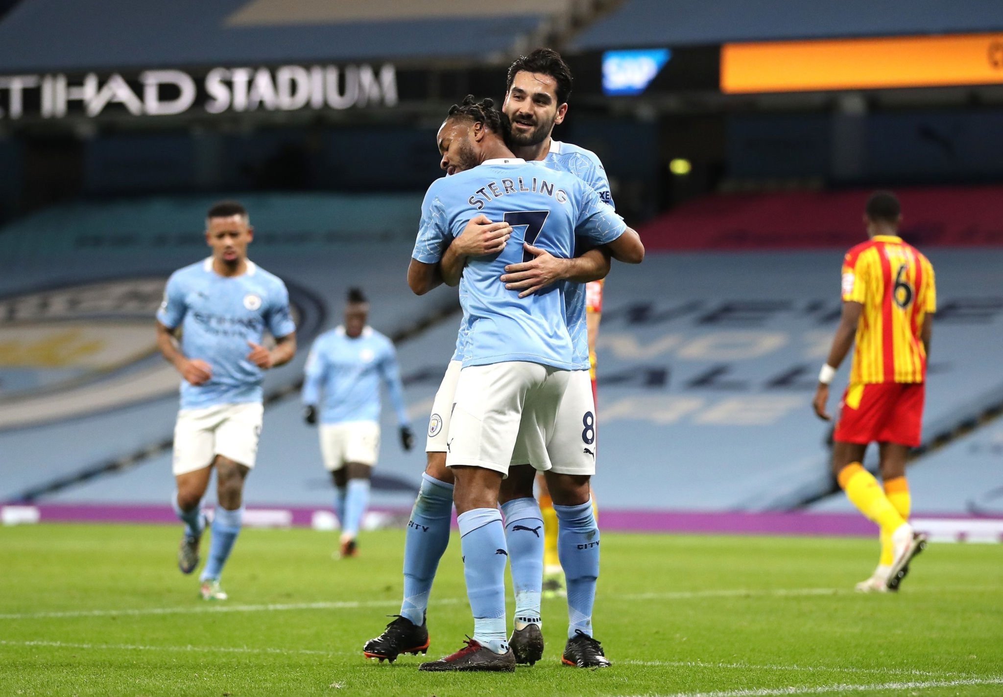 阿尔瓦雷斯 阿尔瓦雷斯